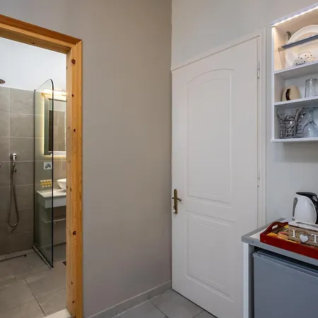 Maravelia's Guest house