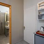 Maravelia's Guest house