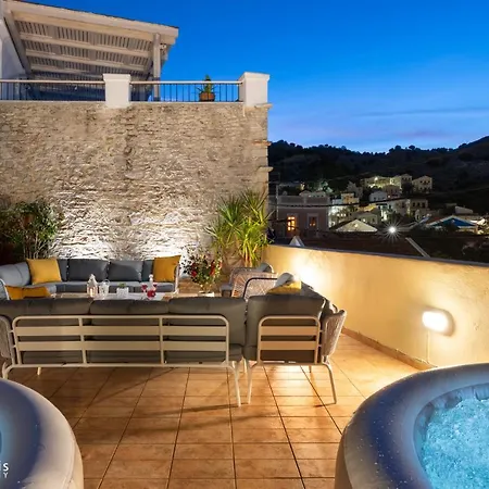Maravelia's Guest house *