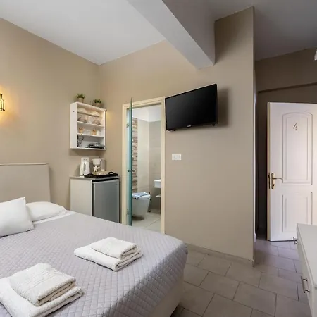Guest house Maravelia's *